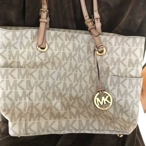 Authentic Michael Kors bag.  Beige/off white:gold